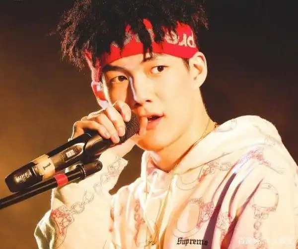 红花会贝贝直播中剁手指,直播号被平台禁播,都是甲亢惹的祸?