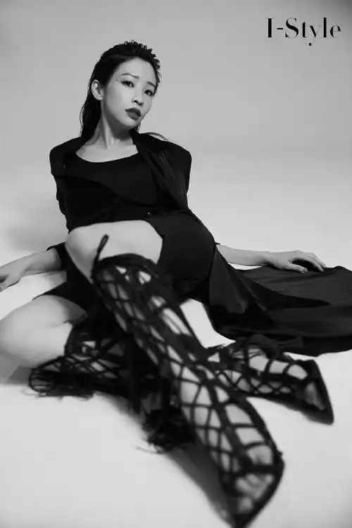 袁咏琳性感干练写真图片24