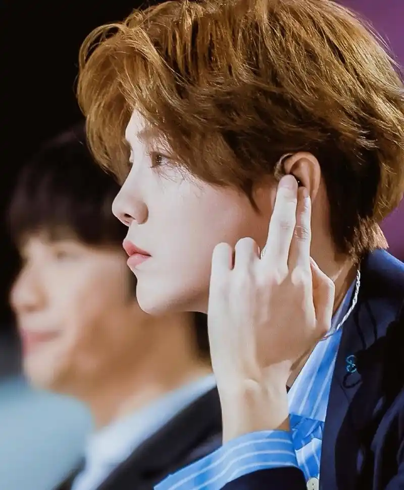 鹿晗的侧颜有多绝?