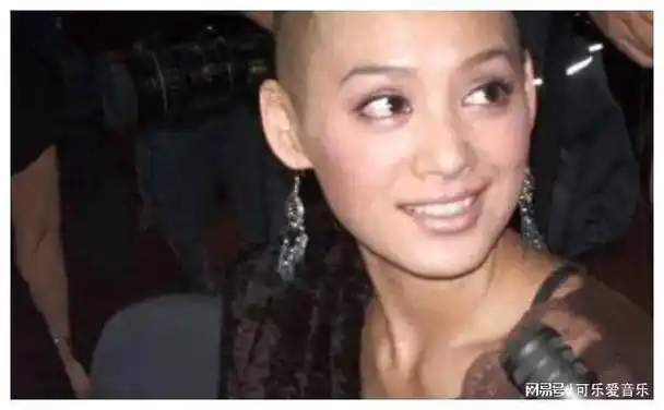 宁静剃光头挑战传统展现真我