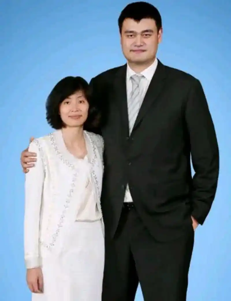 "姚明的妻子叶莉抱怨.