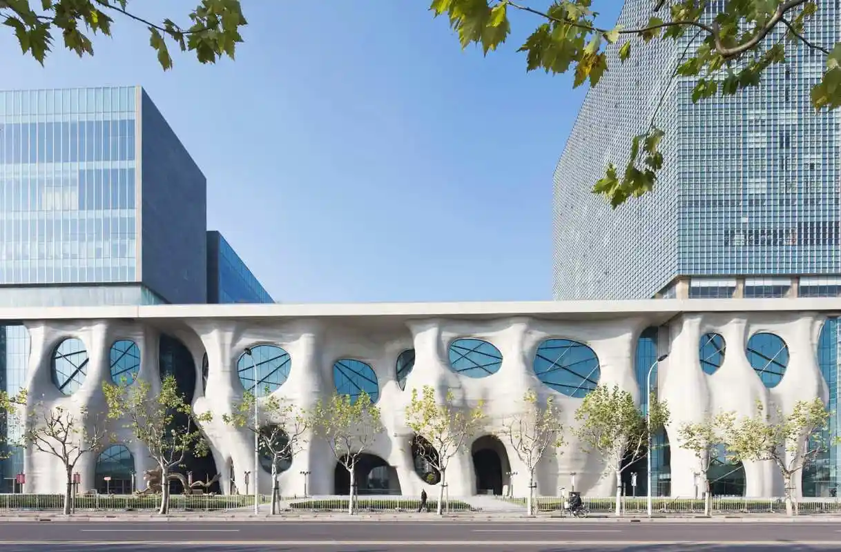 矶崎新喜马拉雅中心建筑分析