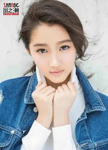 关晓彤晒高中最后一课 关晓彤父母是谁个人资料曝光