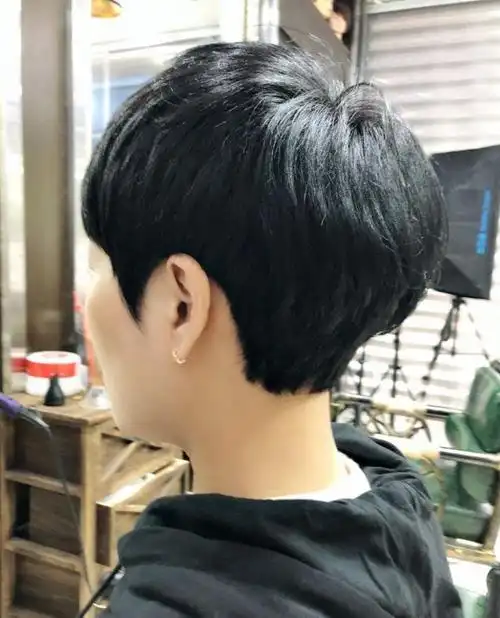 时尚女短发盖盖头 女生各种锅盖头发型图片