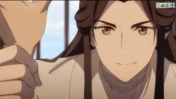 注意看,这个男人叫谢怜,他是仙界的花冠武神,也是人间的信仰