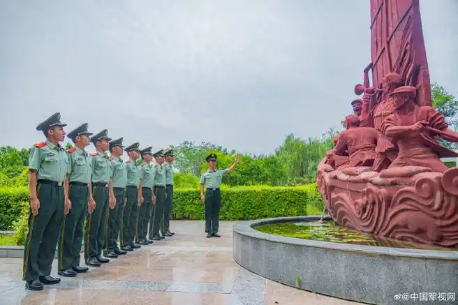 武警河南总队新兵团隆重举行2024年春季入伍新兵授衔仪式.