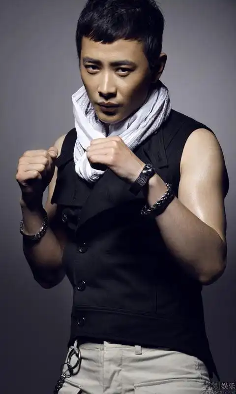 罗晋秀肌肉手机壁纸图片