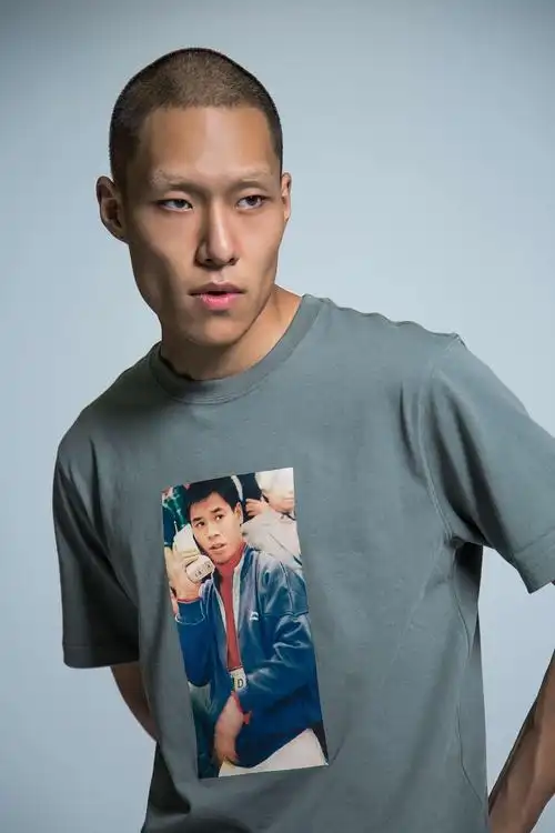 "李宁"品牌服装的海报