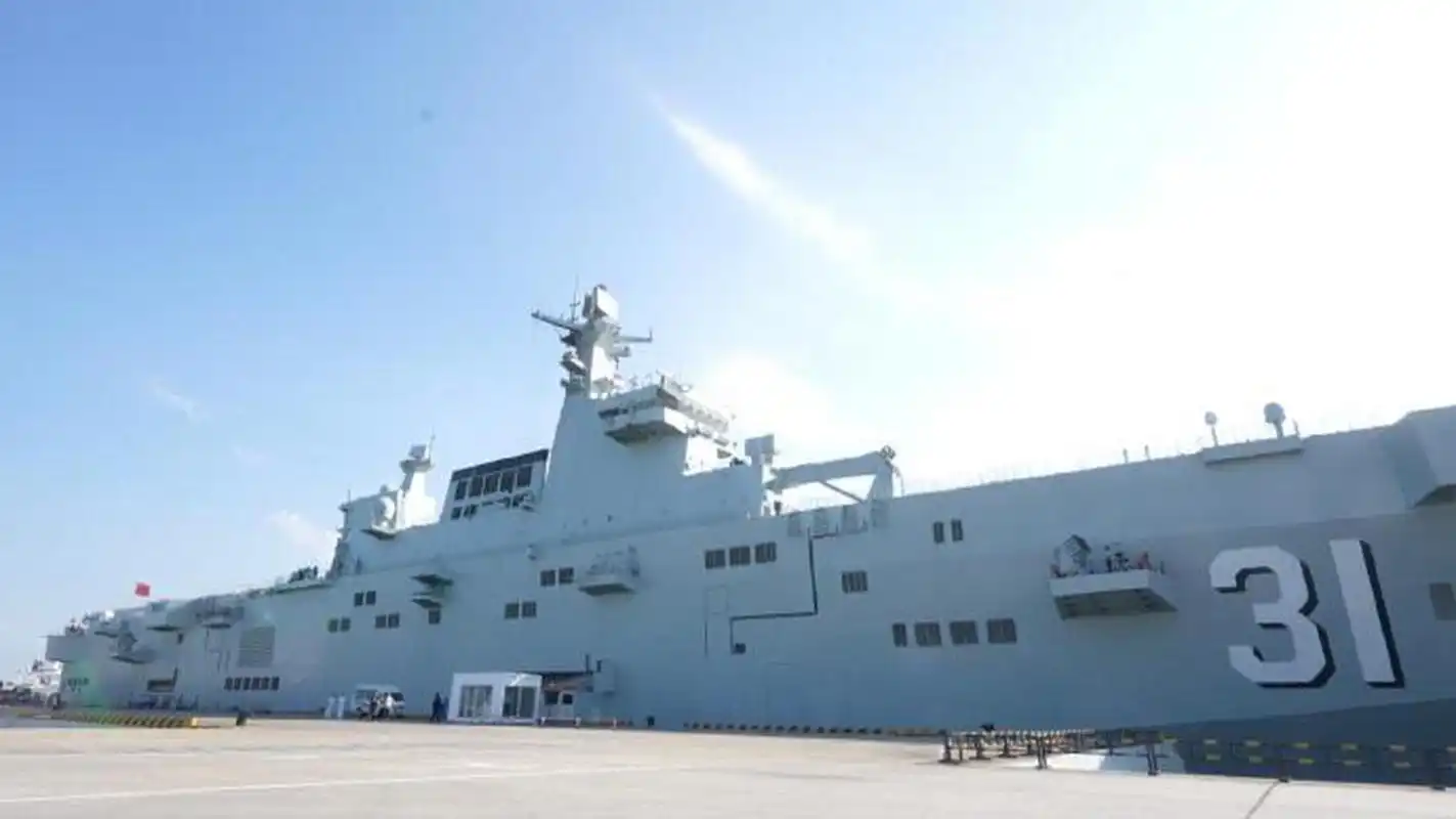 海南舰舰长张美玉说,未来两攻会在大家最需要的时候,出现在大家最期待