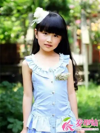 小女孩什么发型好看,11岁小学生梳什么发型好看-图2