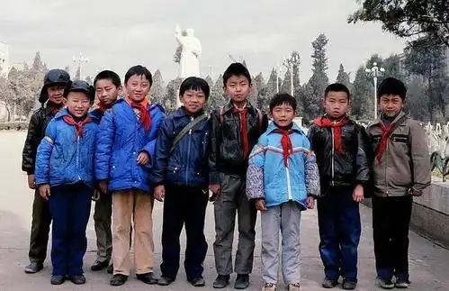 80年代的中国老照片!父亲看到后哭成泪人,究竟是什么触动了他?