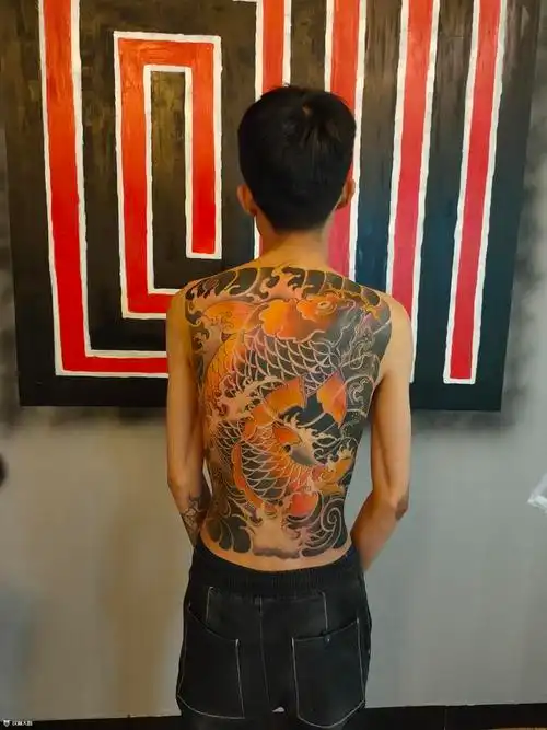 满背鲤鱼_纹身图案手稿图片_回山此木的纹身作品集