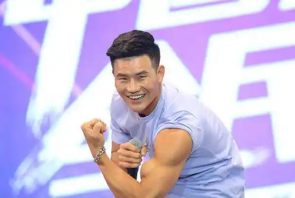 18年后再看英子和嘎子相聚嘎子身材魁梧英子变优雅女神