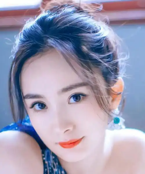 女明星忽闪忽闪的大眼睛真真的会说话