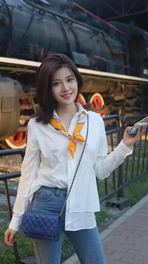 央视美女主持人郑子可