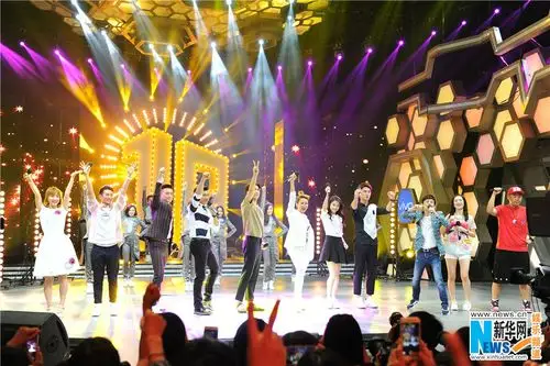 "快本"18周年 吴奇隆苏有朋聚首何炅泪洒(2/10)