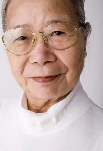 亚洲,仅一个女性,仅一个人,护肤,服装,眼镜,扭头,注视,休闲装,黄种人