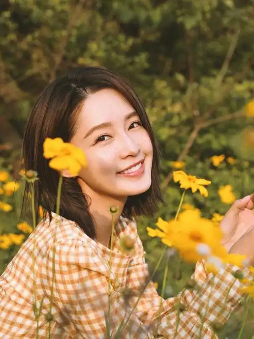 天然古典美女—李沁来啦～让我们来看看她的脸部特征