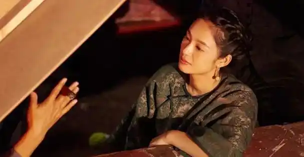 周韵:15岁获选美冠军,靠气质征服浪子姜文,今43岁是两儿子的妈