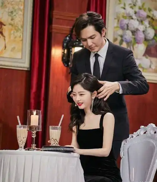 "体面夫妇"跳舞时,看钟汉良抱谭松韵的姿势,人品如何一目了然_时候