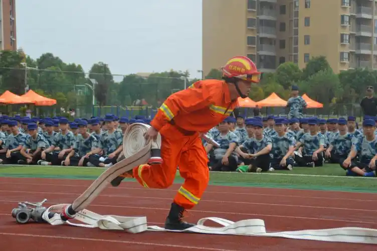 消防战士模拟灭火战斗支援情景