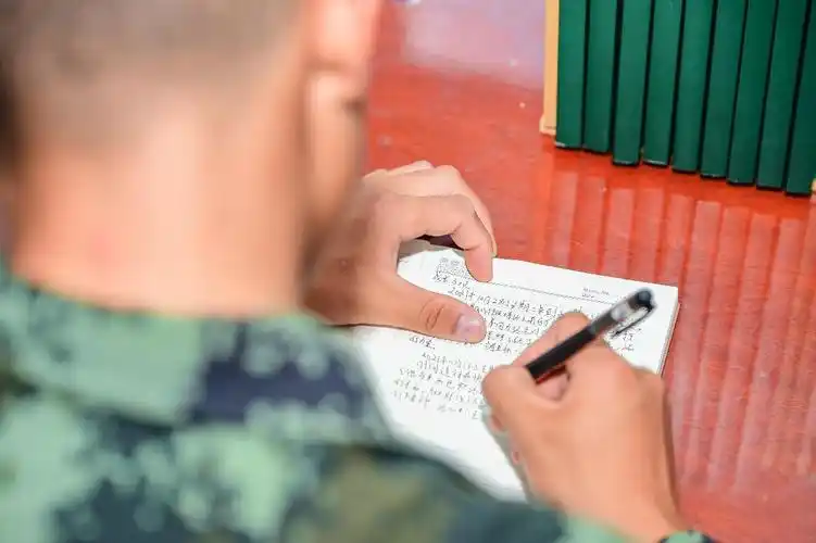 写家书,写日记,拍视频,上讲台……"四个一"坚定新战友从军志