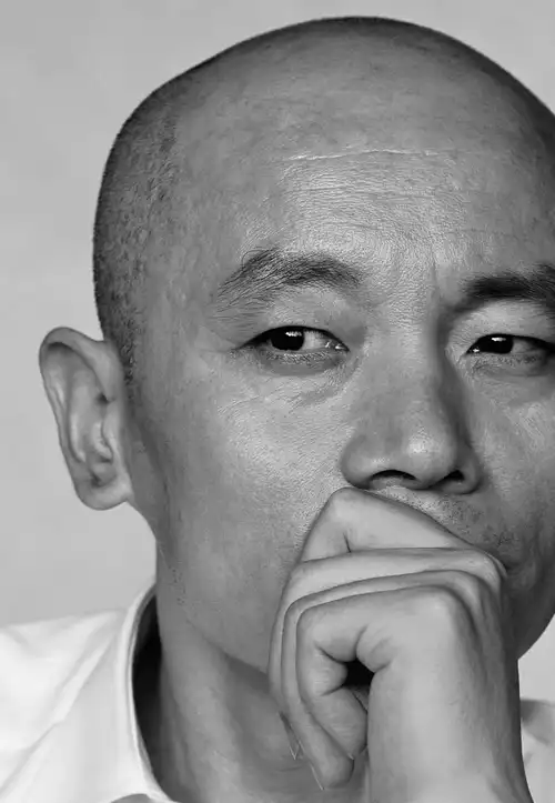 男明星的光头照告诉你,光头是检验一个人帅的标志