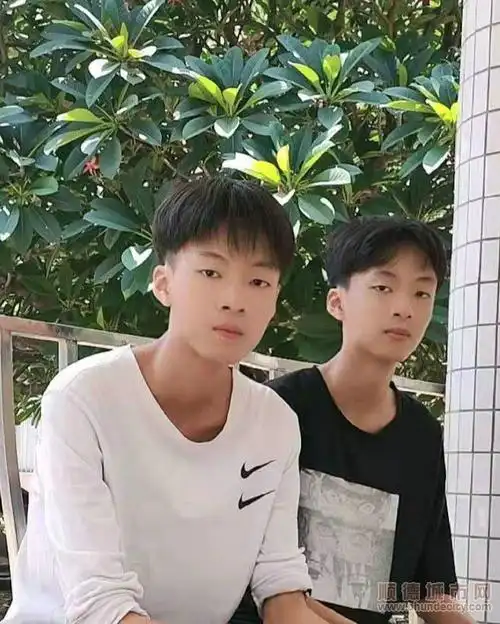 双胞胎兄弟曾子榆和曾子华在中考中取得优异成绩.