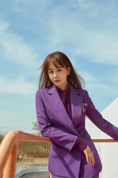 女演员海陆清新粉嫩时尚写真