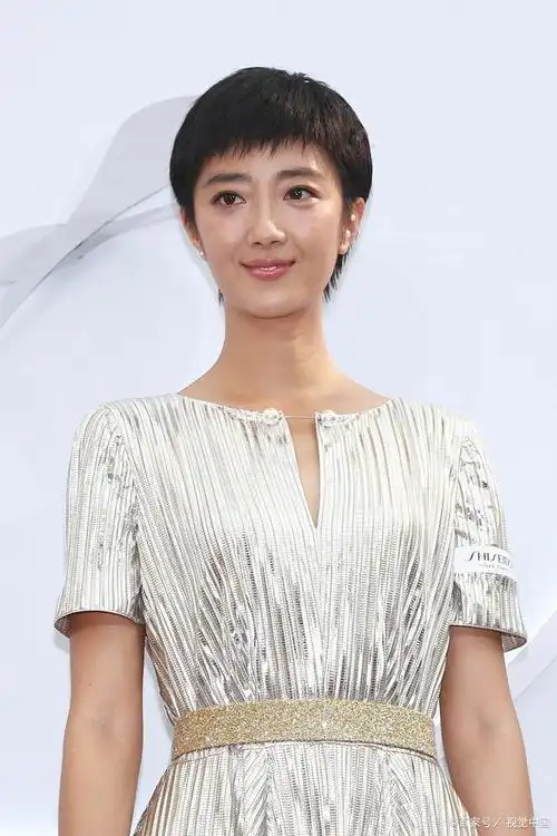 40-50岁女性必备!短发发型助你优雅减龄,散发年轻活力