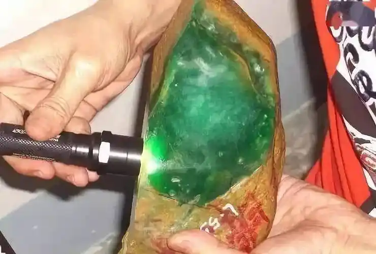 翡翠原石应该这样切割