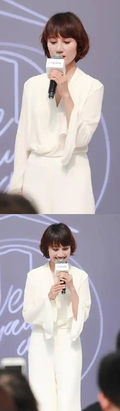 袁泉带9岁女儿走机场,女儿长腿意外抢镜完全不输妈妈,个性时髦_造型