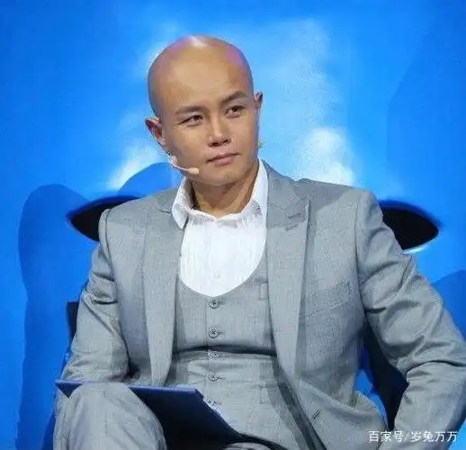 主持人乐嘉近况曝光,光头主持人乐嘉-图片大观-奇异网