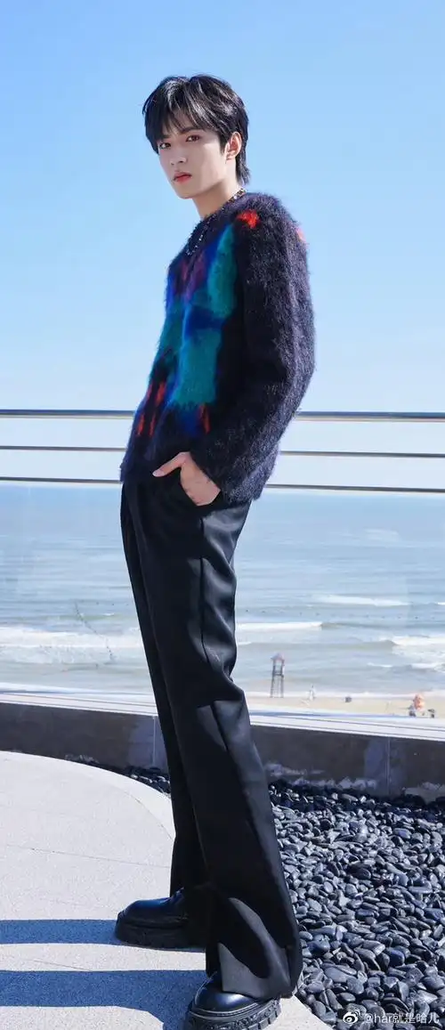 刘耀文的腿好长啊##刘耀文 唱跳rap全能ace