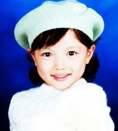 不多,但是在2012年太阳拥抱月亮的时候和男主角童年的时候有过一段wx