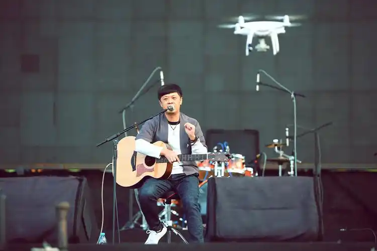 方磊受邀音浪音乐节 全场乐迷合唱燃爆冰城