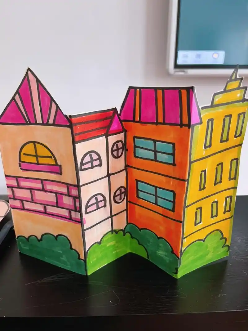 立体手工《家乡的高楼大厦》 艺术活动《家乡的高楼大厦》(手工) 1