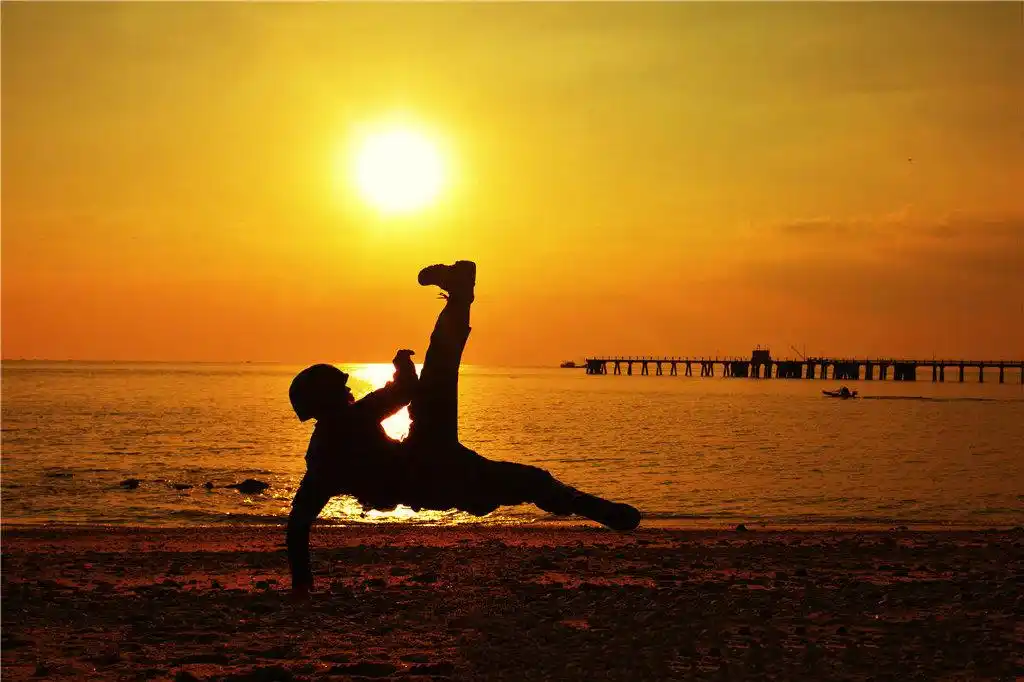 这组剪影定格了军人最帅的姿态