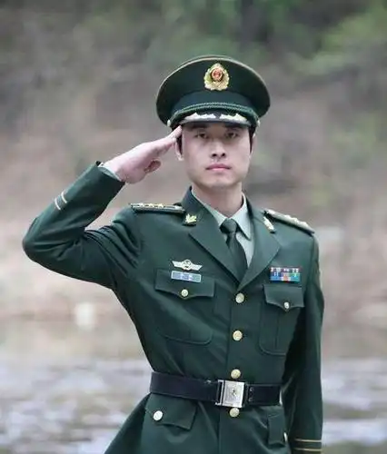 如果你在街上遇到兵哥哥如何区分是武警还是解放军呢