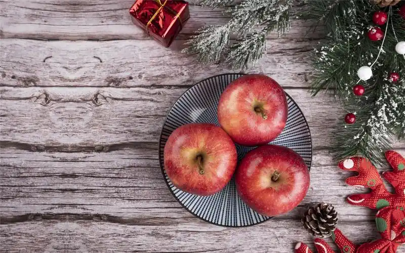 平安夜的苹果静物高清桌面壁纸