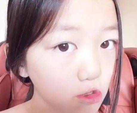 图李嫣然唇腭裂照片曝光天后之女自信可爱惹人疼