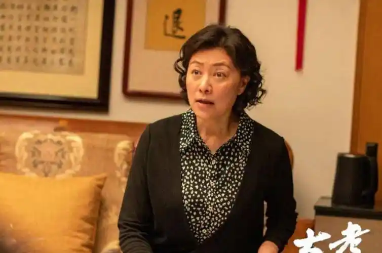 演员岳红:24岁获影后,产后5个月被丈夫李连杰抛弃,中年又患癌_时候