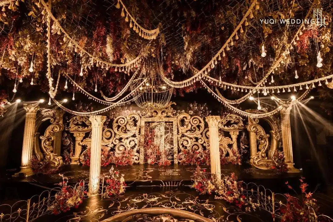 复古金色的奢华婚礼同样的雍容华贵不一样的神秘浪漫