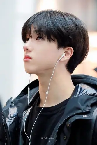 想看一些划忙朴志晟很帅的图