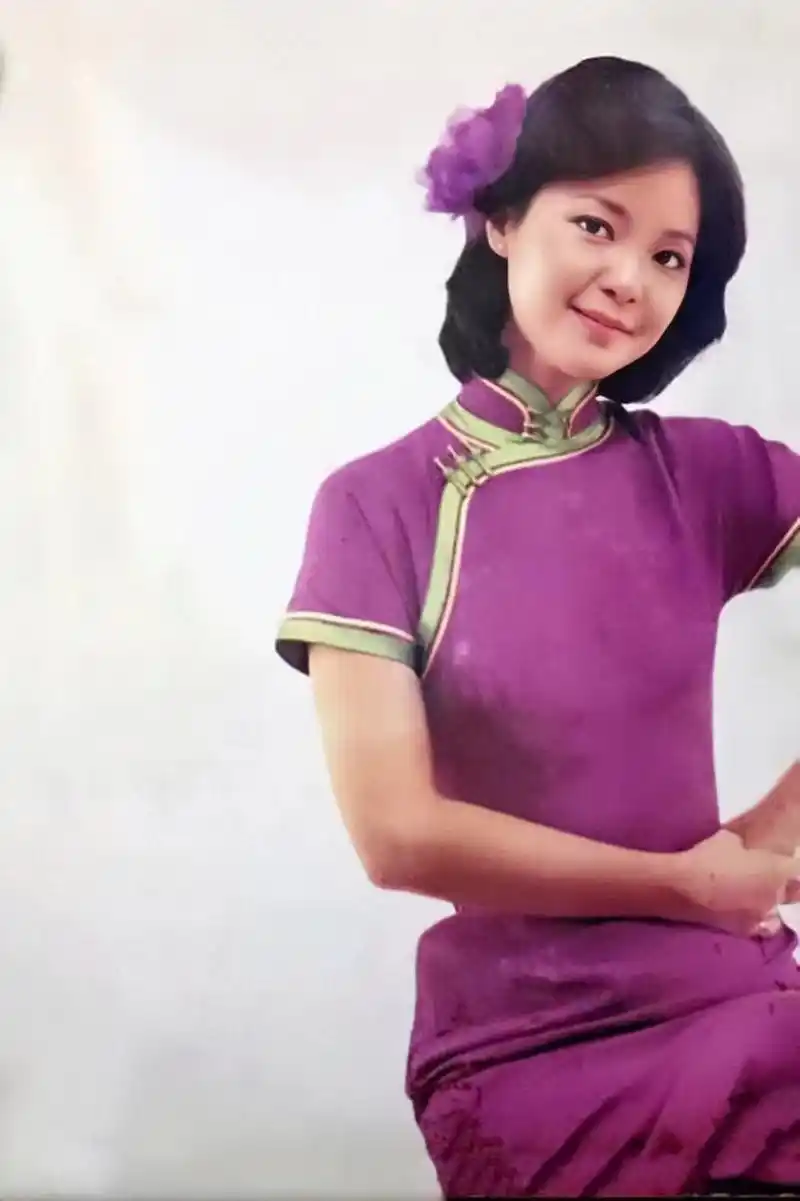 为什么她能够盖国民党党旗下葬?邓丽君真的是女特务吗?