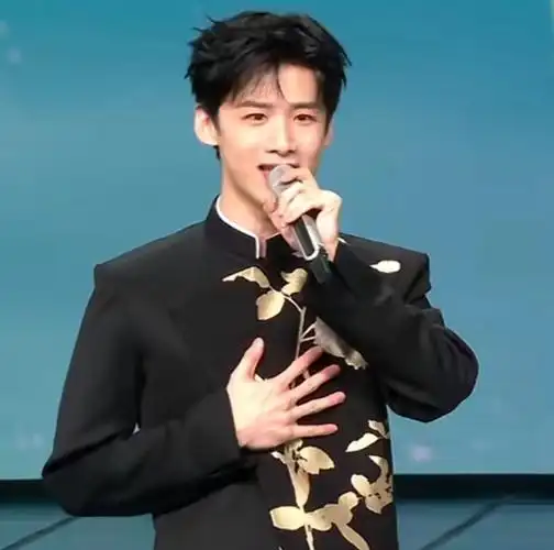 白敬亭春晚走位风波升级!