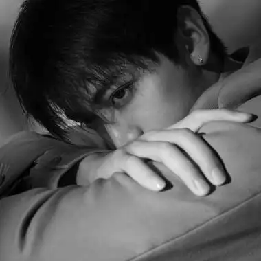 成熟稳重高端头像男