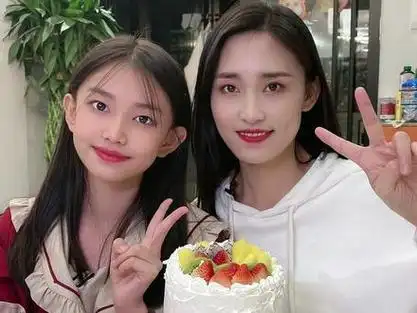 93草莓蛋糕90 记录生活 周末快乐93宋小睿#宋小睿 #草莓蛋糕