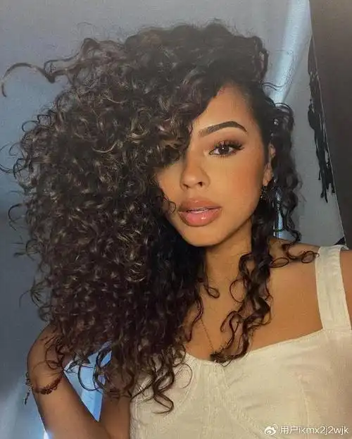 爆款羊毛卷长发来袭,蓬松瘦脸绝佳选择,尽显性感魅力