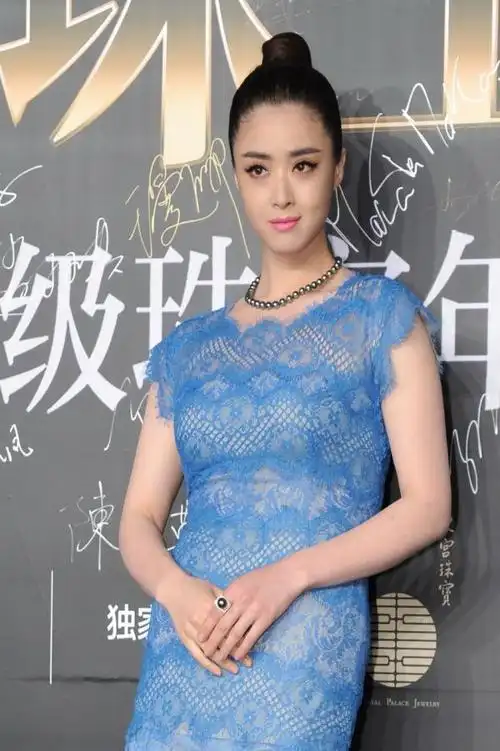 很多女明星都是90斤最多也不超一百斤的,体重上蒋欣